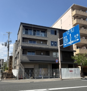 シャーメゾン三条東山1階